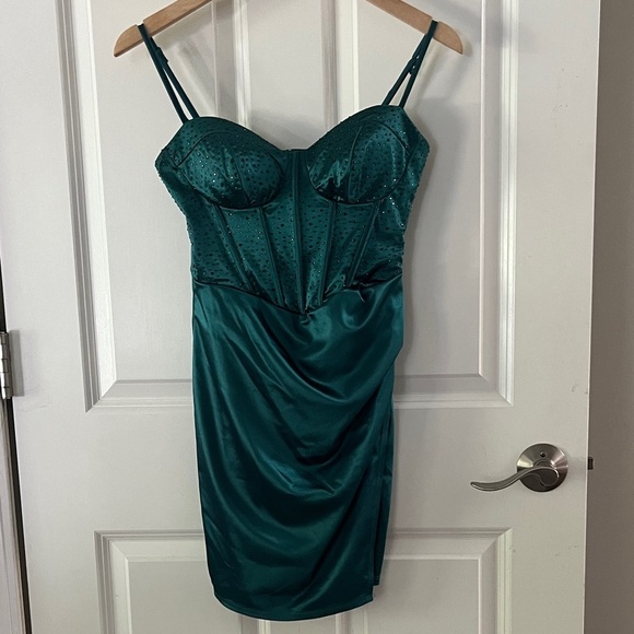 B Darlin Dresses & Skirts - B Darlin Emerald green Satin Mini Corset Dress Sz 3/4